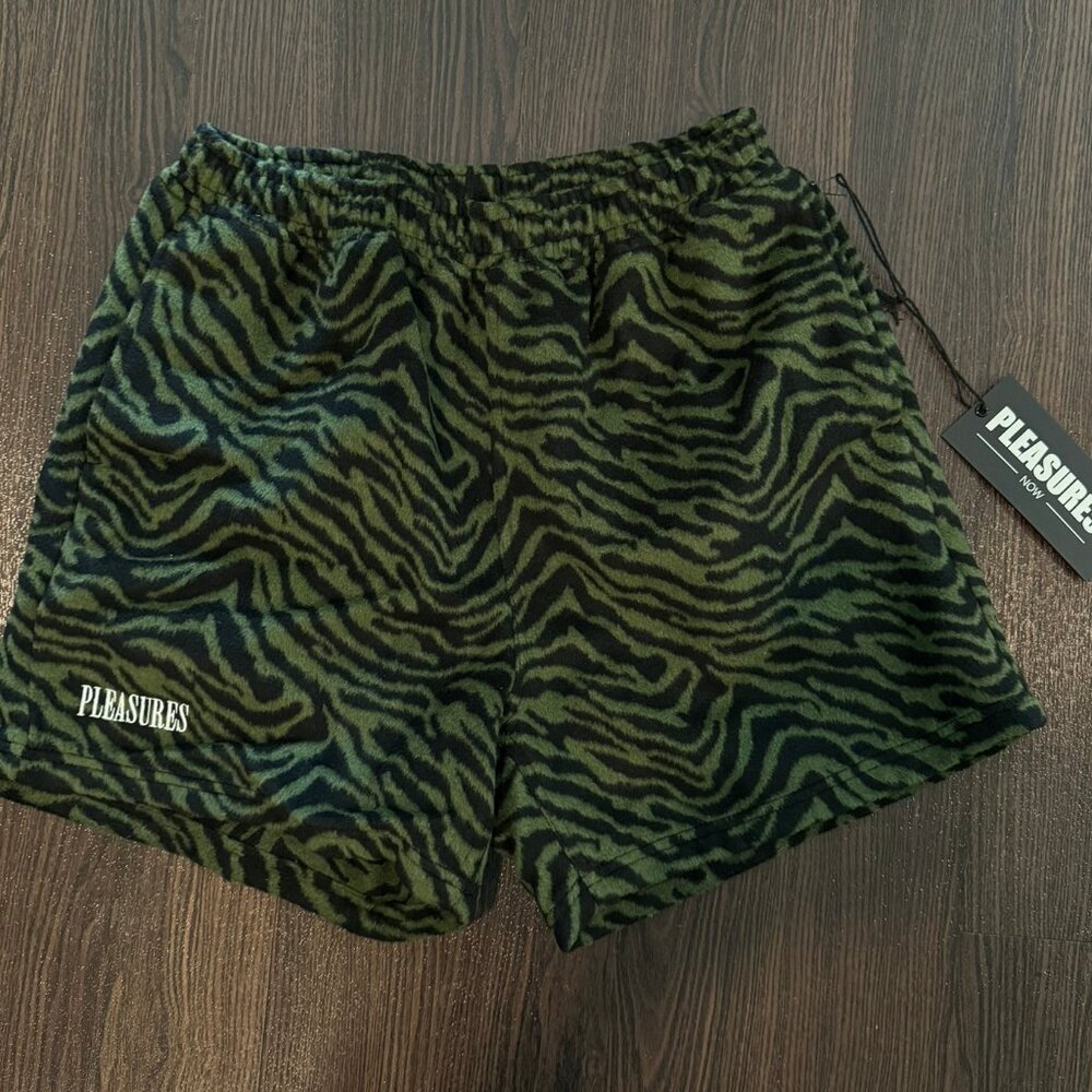 NWT Pleasures Breaker Fuzzy Shorts Mens Medium
